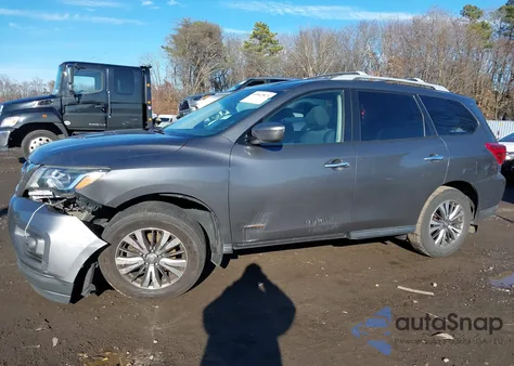 2018 Nissan Pathfinder S z USA, uszkodzony, nr VIN 5N1DR2MM3JC677457